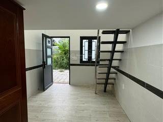 Nhà nguyên căn 1 trệt 1 lầu, chính chủ cho thuê.
cách làng đại học nhà bè 5p chạy xe