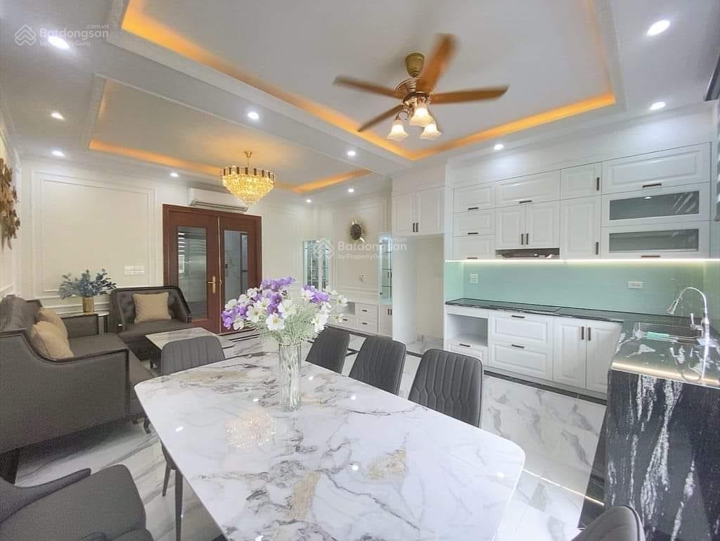 Bán nhà 50m2 di trạch, hoài đức. đơn lập 6 tầng, gara ôtô riêng. thang máy lắp sẵn, nội thất đầy đủ