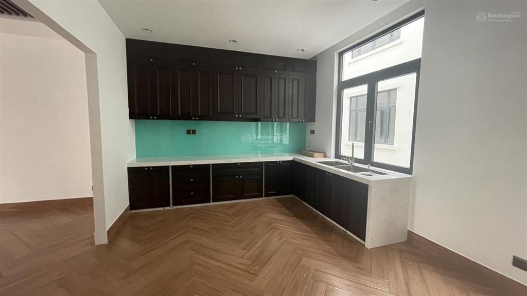 Cho thuê tầng làm văn phòng 6 triệu  49m2 tại vinhomes grand park.  0828 030 *** thiện