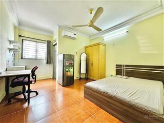 Studio cửa sổ lớn full nội thất  trung tâm phú nhuận