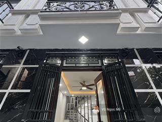 Hót hót, nhà 4 tầng 33m2, 4 ngủ, ô tô đỗ đầu ngõ, 1km ra đại học đại nam phú lương, giá chỉ 4.2 tỷ.