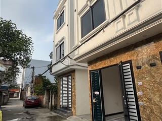 Nhà 3 tầng 33m2, mặt ngõ thông, ô tô đỗ ngày đêm, tiện đường ra xe bus chúc sơn, giá chỉ 2.75 tỷ