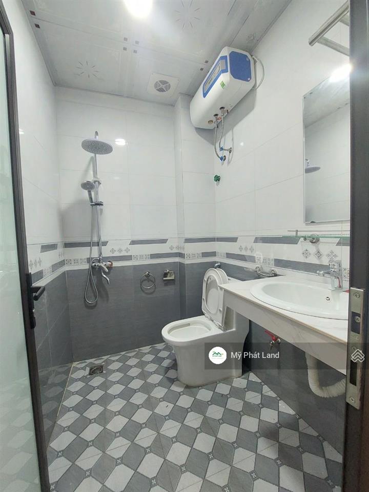 Những căn nhà đẹp, dt 35m2, xây 5 tầng, gần quốc lộ 6 biên giang chương mỹ mới, giá chỉ 3.25 tỷ