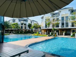 Bán căn góc 157m2 sân vườn  giá 27 tỷ. đối diện hồ bơi, công viên  góc 2 mặt tiền, có sân vườn