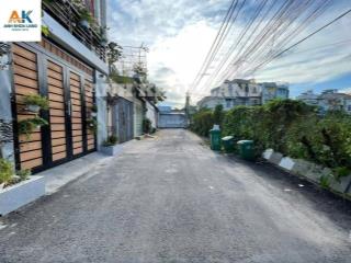 Nhà 2 tầng  nội thất cao cấp  ngay lã xuân oai  hẻm xe tải  56m2  3pn , hoàn công đủ  6,2 tỷ