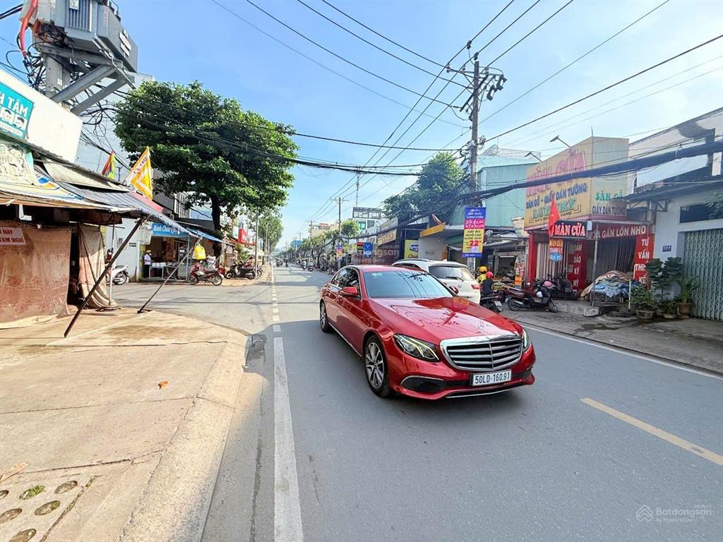 3 tầng. ngang 8. mặt tiền đường linh đông. dòng tiền 20tr/ tháng. shr. gấp bán 8 tỷ rưỡi.