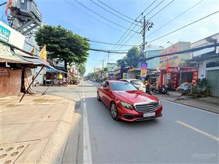 3 tầng. ngang 8. mặt tiền đường linh đông. dòng tiền 20tr/ tháng. shr. gấp bán 8 tỷ rưỡi.