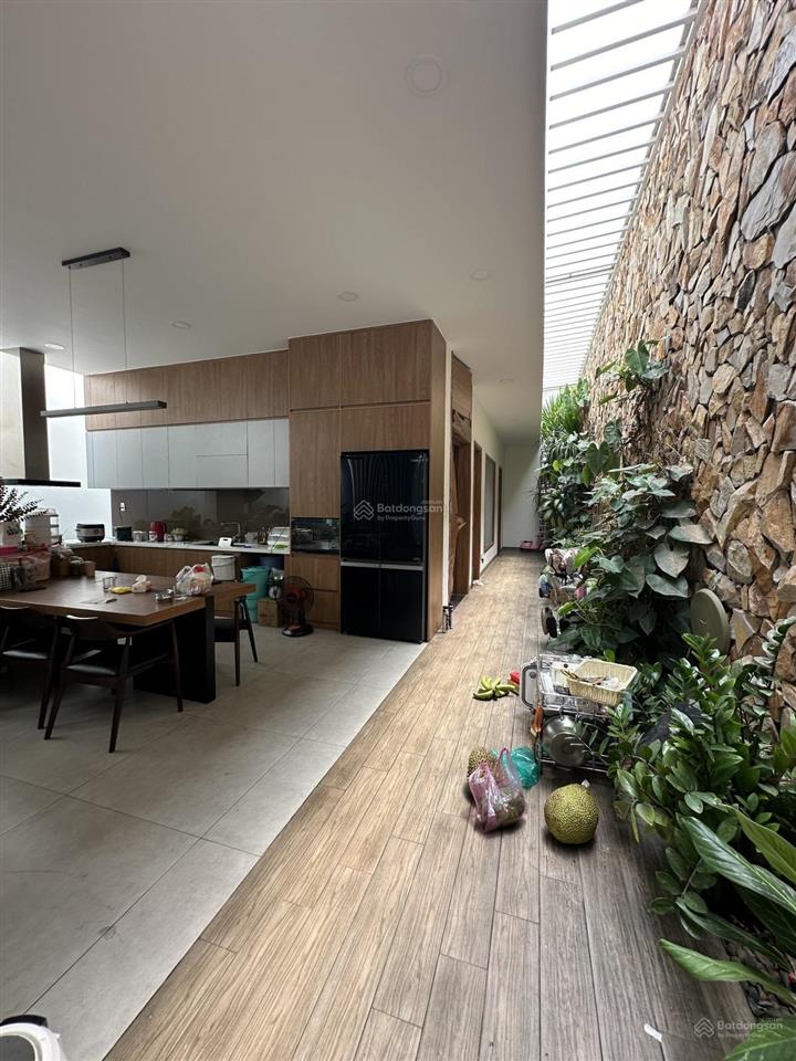 185m2. mặt tiền đường gò dưa. ngang 8,x. vuông. full thổ cư. gấp bán 15 tỷ chín.