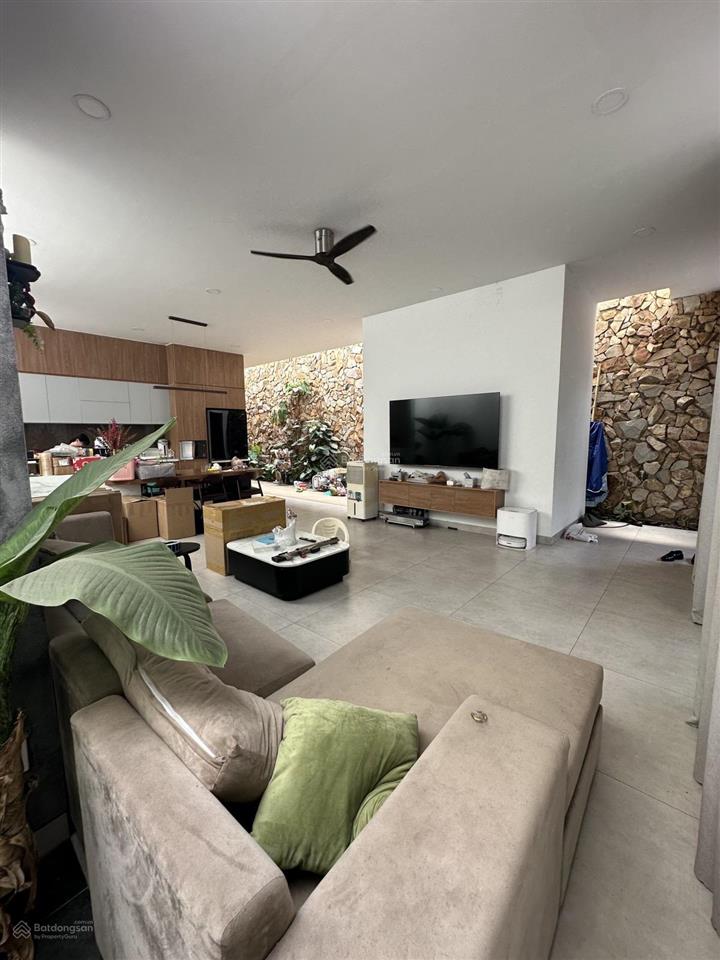 185m2. mặt tiền đường gò dưa. ngang 8,x. vuông. full thổ cư. gấp bán 15 tỷ chín.