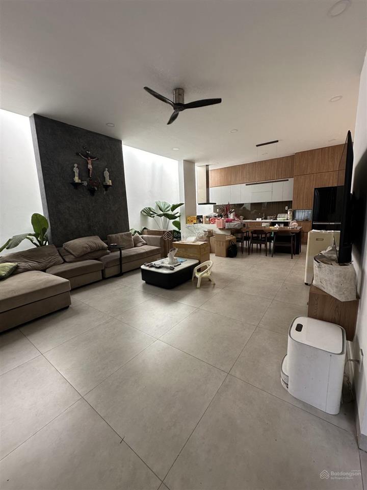 185m2. mặt tiền đường gò dưa. ngang 8,x. vuông. full thổ cư. gấp bán 15 tỷ chín.