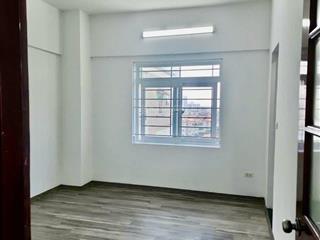 Bán chung cư khu đô thị việt hưng 3 ngủ 2 vệ sinh, nhà đẹp ở luôn