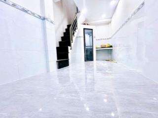 Nhà 3 tầng mới 100%  siêu hiếm giữa lòng q4  full nội thất  gần đh nguyễn tất thành
