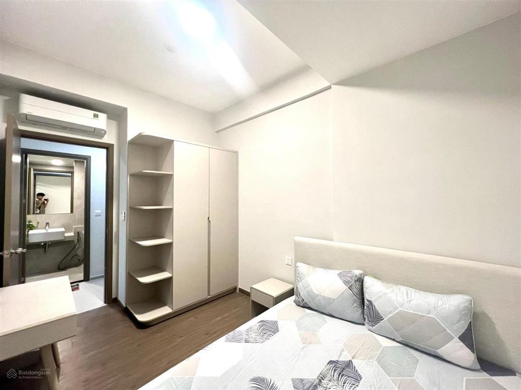 Cho thuê 9 triệu/tháng full nội thất, tặng phí quản lý, view công viên 2 hecta, nhà mới ở ngay