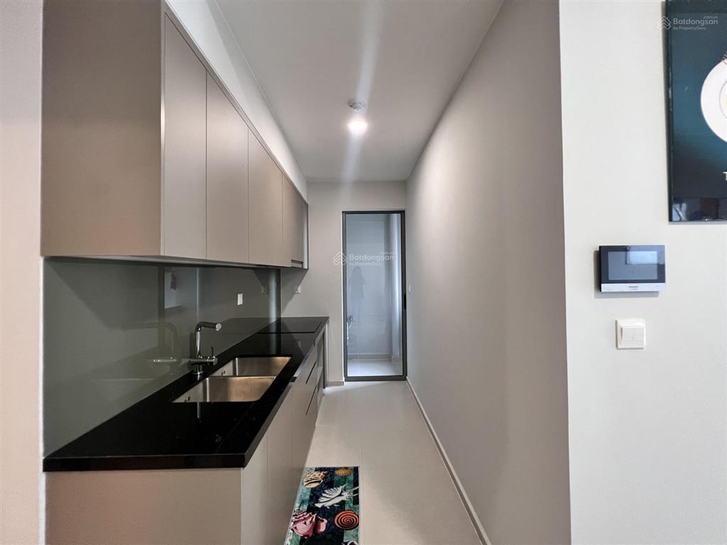 Cho thuê 9 triệu/tháng full nội thất, tặng phí quản lý, view công viên 2 hecta, nhà mới ở ngay