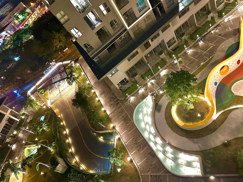 Cho thuê 9 triệu/tháng full nội thất, tặng phí quản lý, view công viên 2 hecta, nhà mới ở ngay