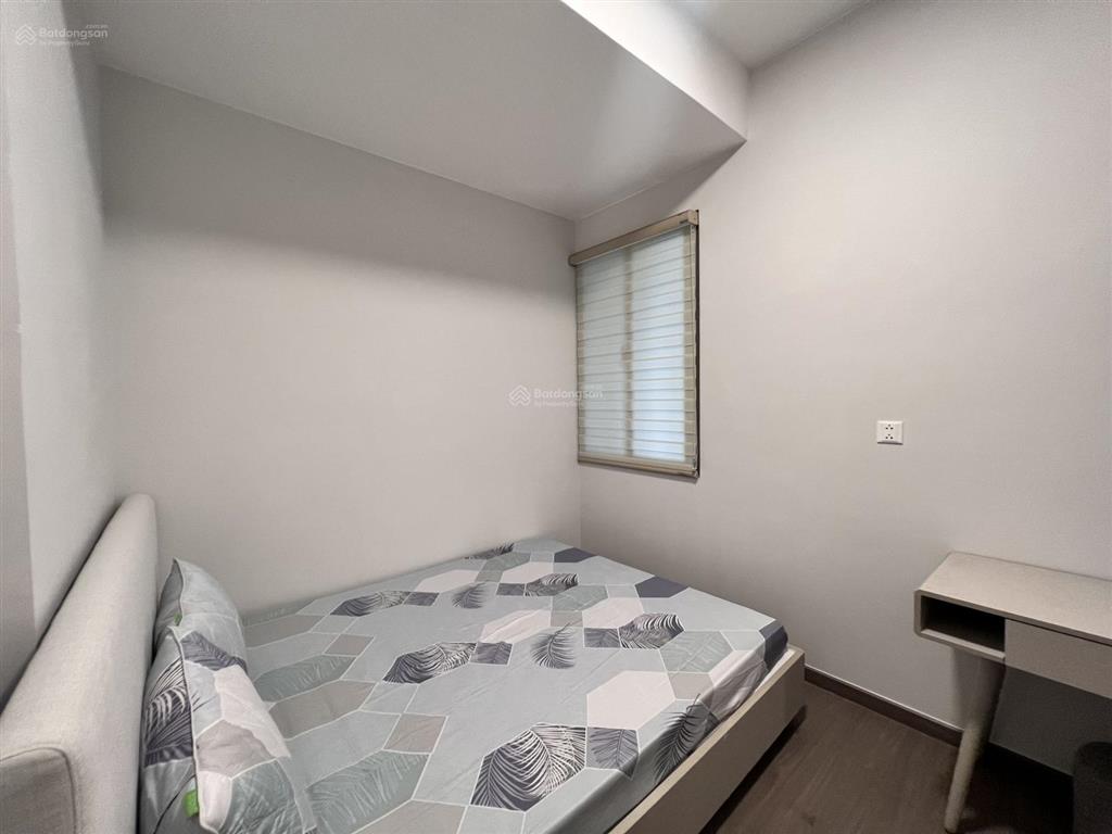 Cho thuê 9 triệu/tháng full nội thất, tặng phí quản lý, view công viên 2 hecta, nhà mới ở ngay