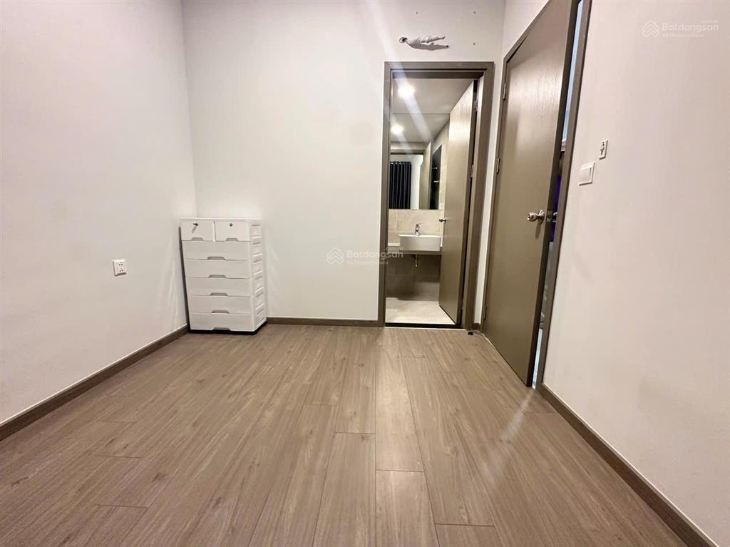 Cho thuê căn hộ 59m2 giá 6.3 triệu, view trực diện hồ bơi, tặng phí gửi xe máy