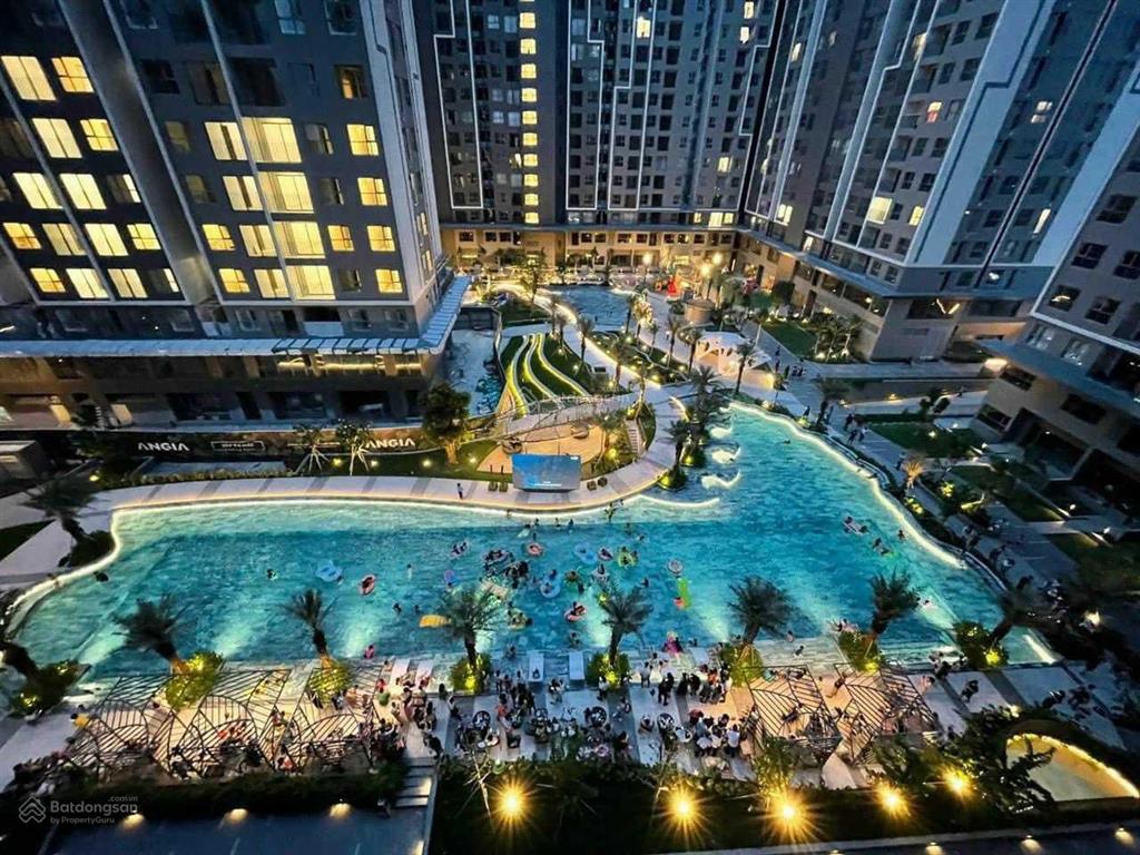 Đang cần tiền bán gấp căn 59m2 (2pn 2wc) giá 2tỷ770 sổ cầm tay view nội khu .