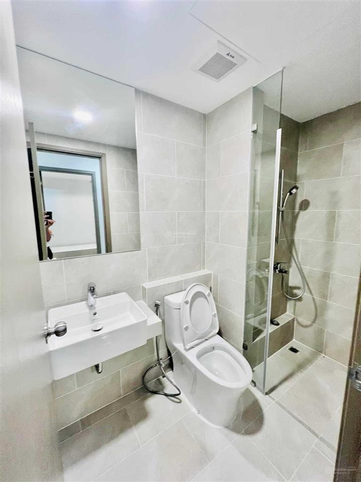 Đang cần tiền bán gấp căn 59m2 (2pn 2wc) giá 2tỷ770 sổ cầm tay view nội khu .