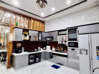 Vip! bán nhà xây kiểu biệt thự đẹp, 8x20m 3 tầng có phòng karaoke siêu xịn, hẻm xe hơi 2 làn thông