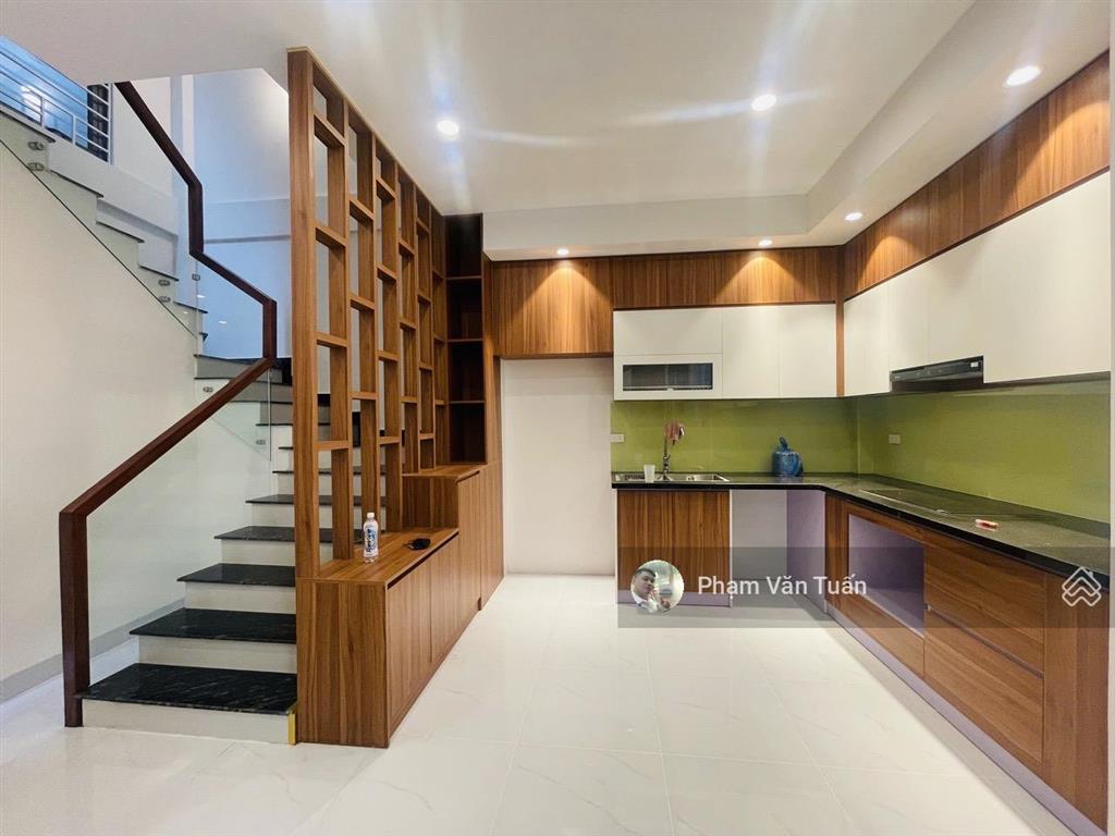 Hiếm! nhà cực đẹp 37m2x5t vuông vắn rộng thoáng. cạnh hồ tây, trung tâm lotte phố lạc long quân.