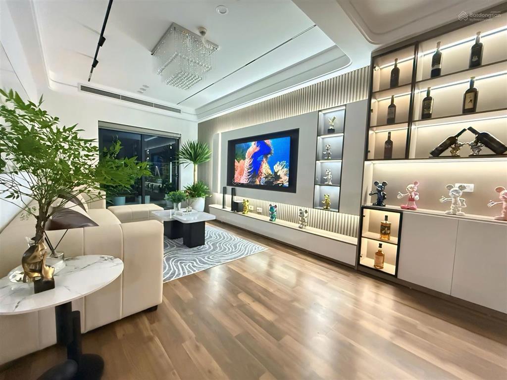 Tôi chính chủ cần bán căn hộ 83m, 2n2wc, giá 5 tỷ 139m, 3n2wc, giá 8.4 tỷ, tại goldmark city