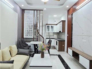 Nhỉnh 6 tỷ! bán nhà 40m2 x 5 tầng  dân xây  ô tô  30m ra phố  giáp ngoại giao đoàn  xuân đỉnh