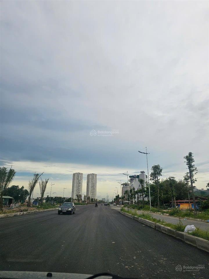 Mặt đường vành đai 3.5, đường rộng 60m, vỉa hè 8m. trung tâm giao lộ đẹp nhất khu vực