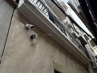 Cho thuê phòng mới dọn vào ở ngay tại đê la thành, gần ngọc khánh 25m, full nội thất, giá 4.8tr/th
