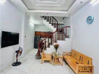 Chính chủ bán gấp 68/53 cầu giấy 32m2 6 tầng 7,9tỷ ngõ thẳng tắp 70m ra ô tô tránh