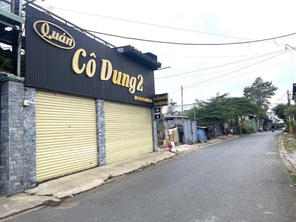 Nhà Đất DT lớn 500m² mặt tiền 10m, vuông vắn, có hầm để xe.