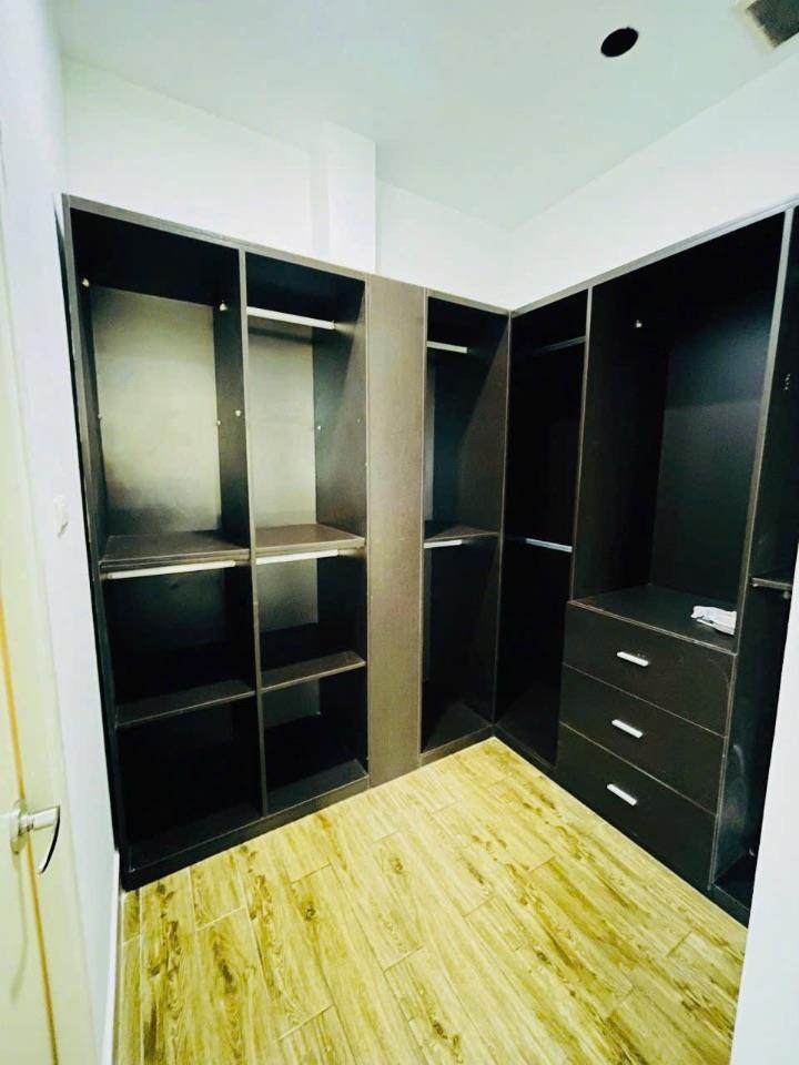 Nhà Đất DT lớn 500m² mặt tiền 10m, vuông vắn, có hầm để xe.