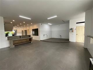 Nhà Đất DT lớn 500m² mặt tiền 10m, vuông vắn, có hầm để xe.