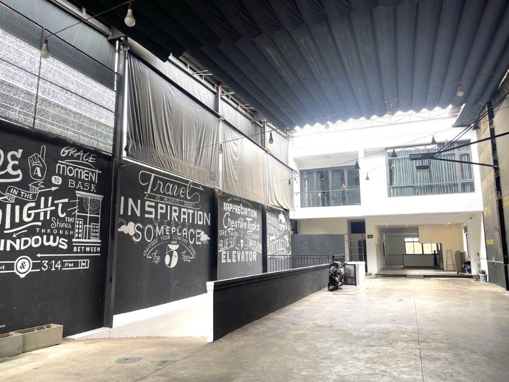 Nhà Đất DT lớn 500m² mặt tiền 10m, vuông vắn, có hầm để xe.