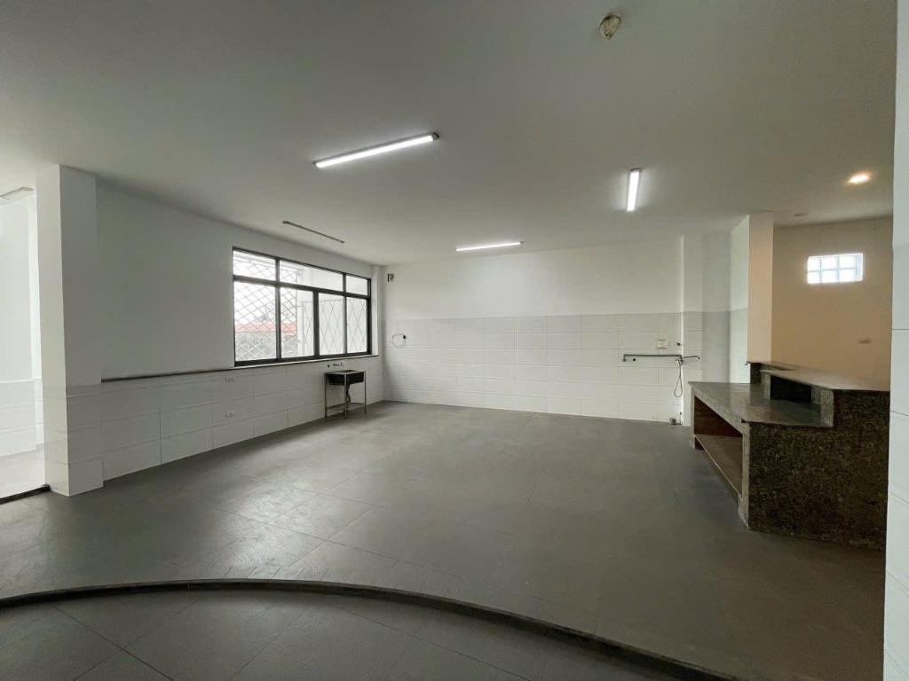 Nhà Đất DT lớn 500m² mặt tiền 10m, vuông vắn, có hầm để xe.