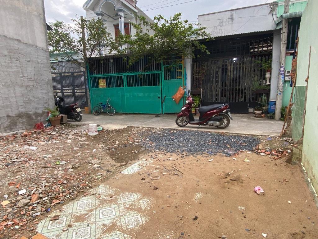 Bán Đất  Ngộp  Giá Tốt Nhất Khu Vực. Thổ Cư, Xây Dựng Tự Do. Chỉ 1Tỷ 450tr