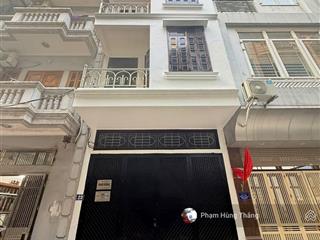 Gia đình có căn nhà ngõ 61 lạc trung, 70m. 5t. mt 4,5m. phân lô 3 ô tô tránh trước nhà. rất gần mp.