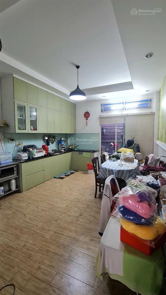 Bán nhà có sân rộng đậu được xe ô tô 7 chỗ đường âu dương lân q8. gần ngay mặt tiền đường