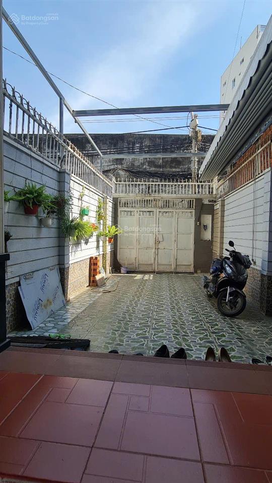 Bán nhà có sân rộng đậu được xe ô tô 7 chỗ đường âu dương lân q8. gần ngay mặt tiền đường