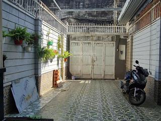 Bán nhà có sân rộng đậu được xe ô tô 7 chỗ đường âu dương lân q8. gần ngay mặt tiền đường