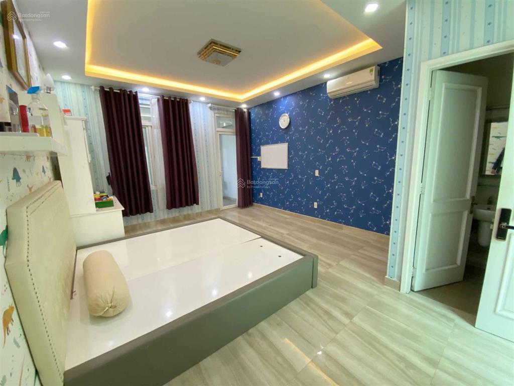 Giảm 500tr bán trước tết nhà đẹp, có hầm để xe. mặt tiền đường 20m, vị trí kinh doanh