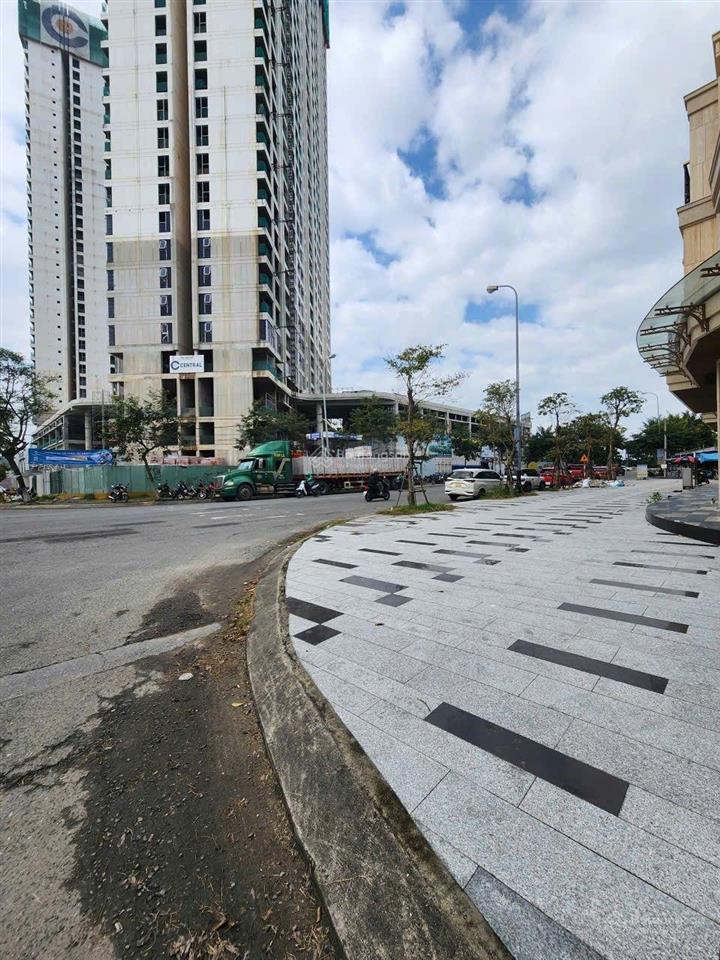 Lô góc ngã tư nguyễn lộ trạch đường 7.5m