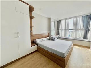 Bán căn hộ midtown 2pn tầng cao view biệt thự, sẵn hdt, ô xe hầm, giá 9.2 tỷ.  lan 0906 743 ***