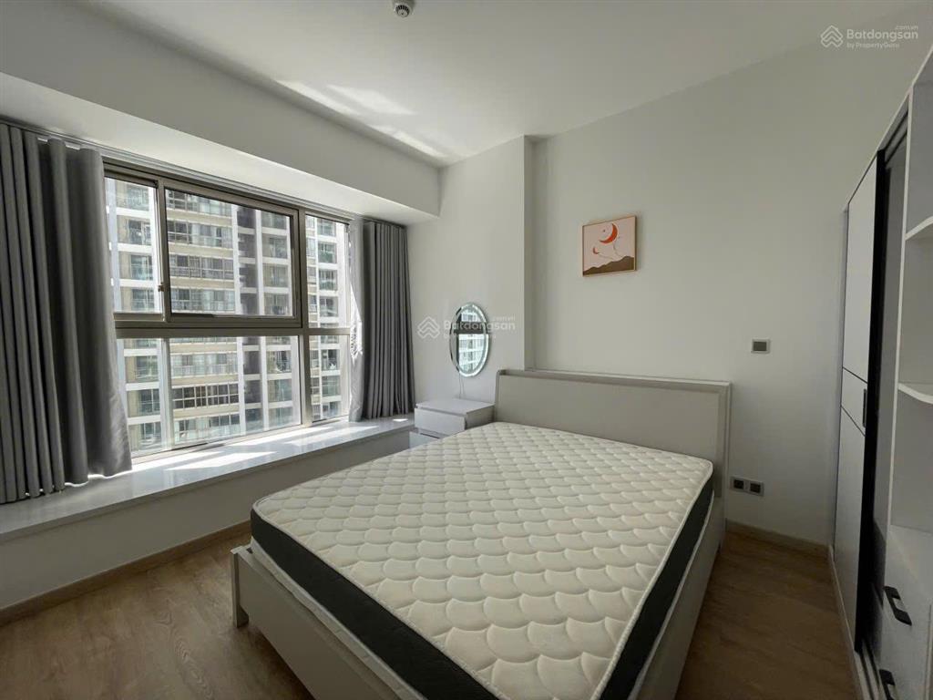 Bán nhanh căn hộ midtown 2pn giá 9,4 tỷ all in full nội thất view đông nam.  lan 0906 743 ***
