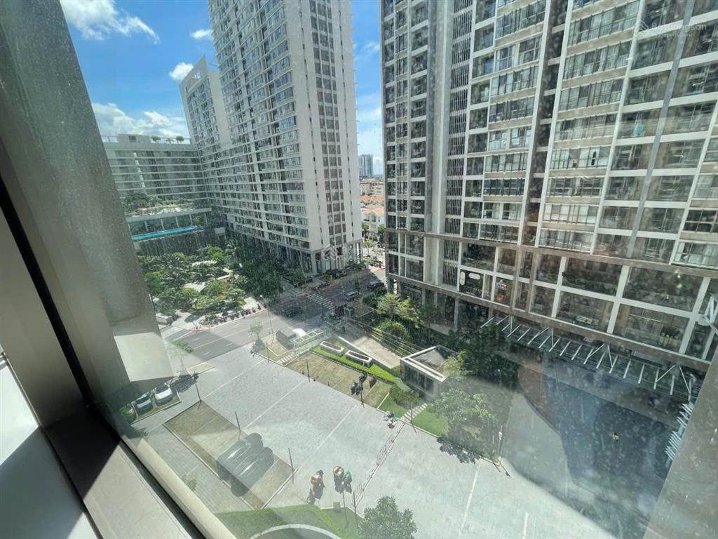 Bán nhanh căn hộ midtown 2pn giá 9,4 tỷ all in full nội thất view đông nam.  lan 0906 743 ***