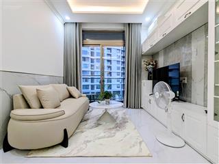 Bán căn hộ midtown 2pn giá 9,75 tỷ thương lượng full nội thất, ô xe hầm.  lan 0906 743 ***