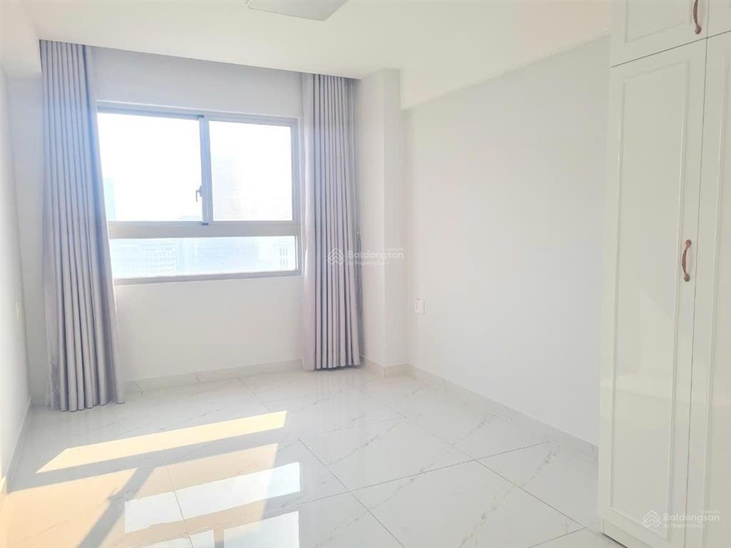 Bán căn hộ scenic  giá 9,2 tỷ hàng hiếm 3pn, 97m², có ban công  có ô xe hầm.  lan 0906 743 ***