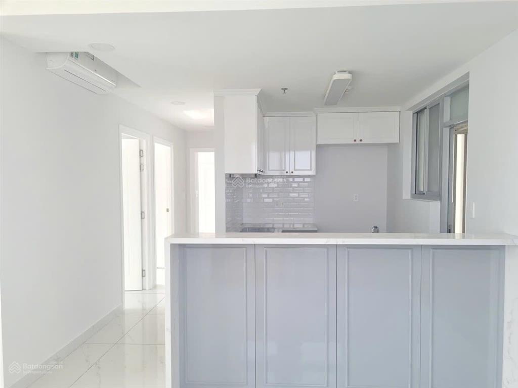 Bán căn hộ scenic  giá 9,2 tỷ hàng hiếm 3pn, 97m², có ban công  có ô xe hầm.  lan 0906 743 ***