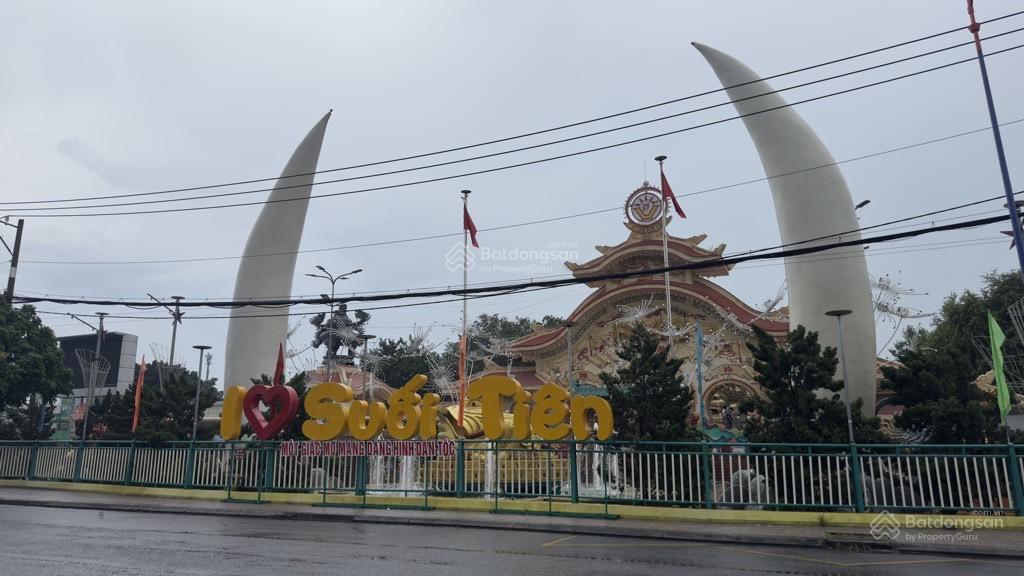 Quỹ đất lớn  20x20  ngay cạnh kdl suối tiên  tân phú  tp thủ đức