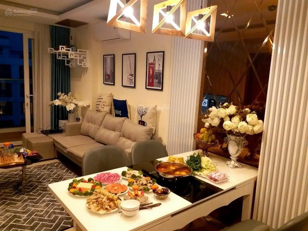 Chính chủ cần bán ch 2pn sky center full nt đẹp giá bán 4.2 tỷ bao thuế phí. 0906 820 *** em phi